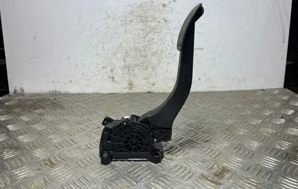Peugeot 5008 II Accelerator throttle pedal 86ET61