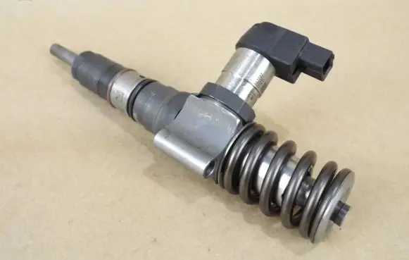 Volkswagen PASSAT B6 Fuel injector 03G130 062202 131211