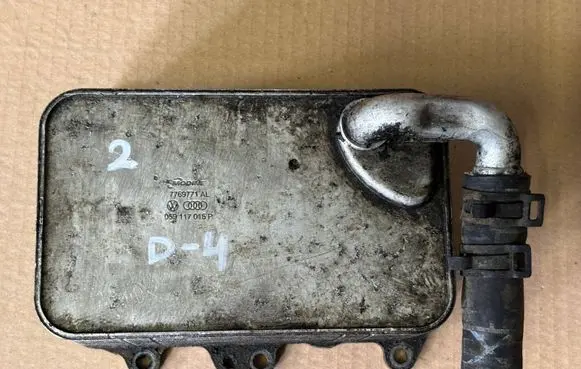 Audi Q5 SQ5 Engine oil radiator 059117015P