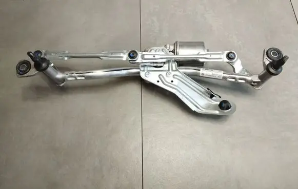 Volkswagen Touran III Front wiper linkage and motor 5TB955023F