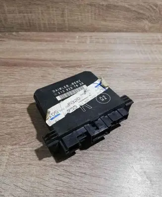 Mercedes-Benz E W210 Door control unit/module 2108207626
