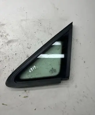 Volkswagen Caddy Front triangle window/glass 43R001057 E000184