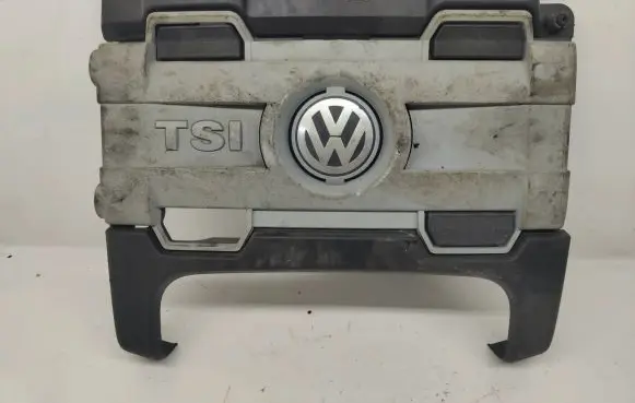 Volkswagen Tiguan Engine cover (trim) 03C103925BB