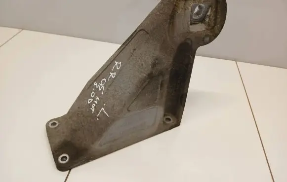 Land Rover Range Rover L322 Engine mounting bracket 6754410