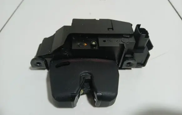Citroen C4 II Tailgate lock latch 9804762080