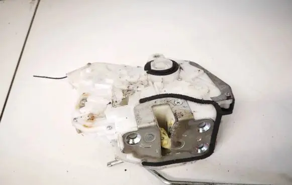 Honda CR-V Front door lock