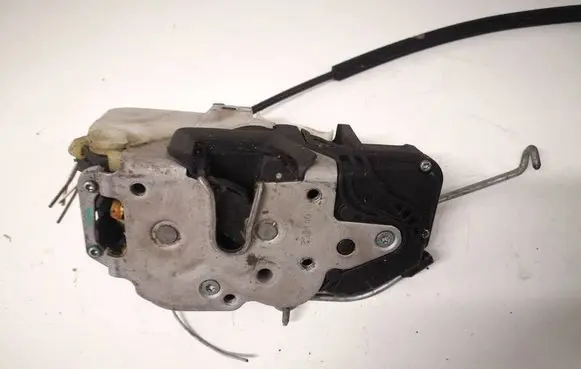 Opel Insignia A Front door lock 
