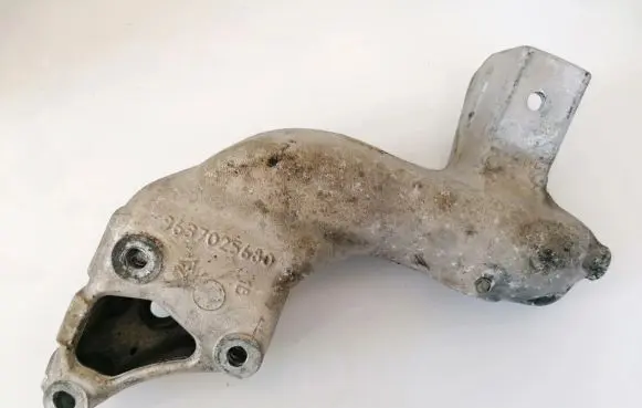 Peugeot Partner Engine mounting bracket 9637025680