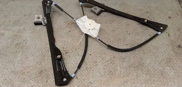 Volkswagen Golf IV Front window lifting mechanism without motor 