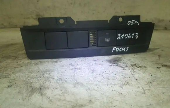 Ford Focus Windscreen/window heater switch 4M5113D734