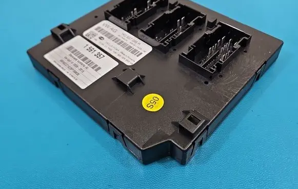 Volkswagen Golf VI Central body control module 1K0937086H IMPRK1591357