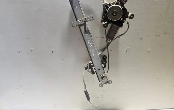 Nissan Bluebird Rear door window regulator with motor 82731D4015