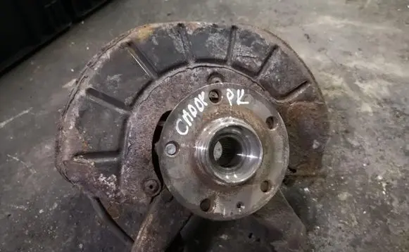 Volkswagen Caddy Front wheel hub