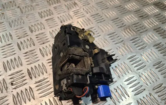 Skoda Fabia Mk1 (6Y) Coupe door lock (next to the handle) 3B1837015AM