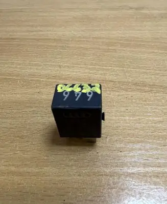 Skoda Octavia Mk2 (1Z) Other relay 4H0951253C D6632
