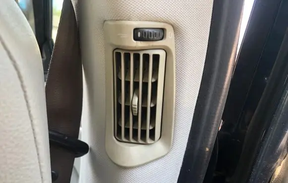 Volvo XC90 Rear air vent grill 