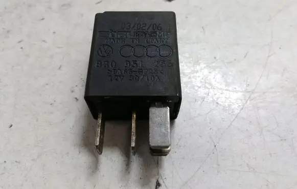 Audi A4 S4 B7 8E 8H Other relay 8Z0951253