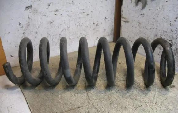 Mercedes-Benz E W210 Rear coil spring