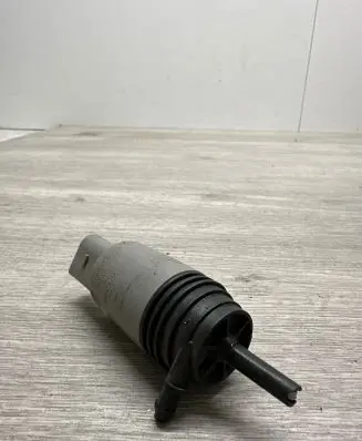 BMW 5 E60 E61 Windscreen/windshield washer pump 6934159 23557610