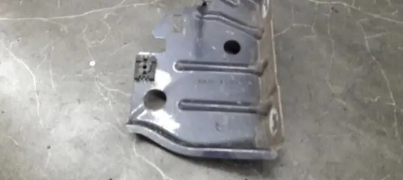 Citroen C4 Grand Picasso Fender mounting bracket 538331B