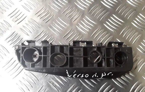 Toyota Verso Fender mounting bracket