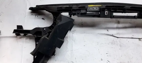 Renault Megane II Radiator support slam panel