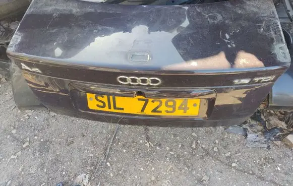 Audi A4 S4 B5 8D Tailgate/trunk/boot lid