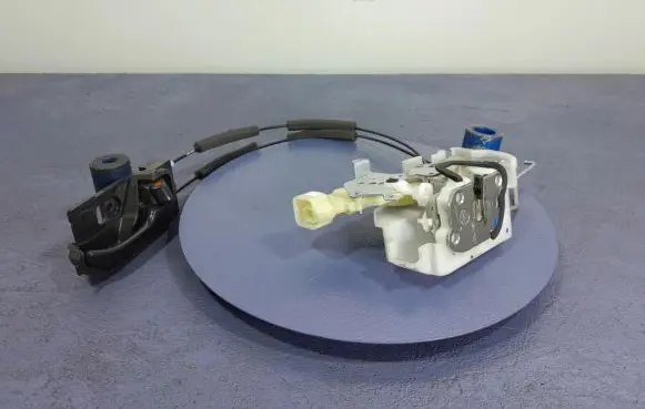 Isuzu D-Max Front door lock