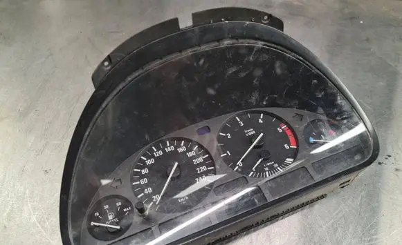 BMW 5 E39 Speedometer (instrument cluster) 8375902 110008735047
