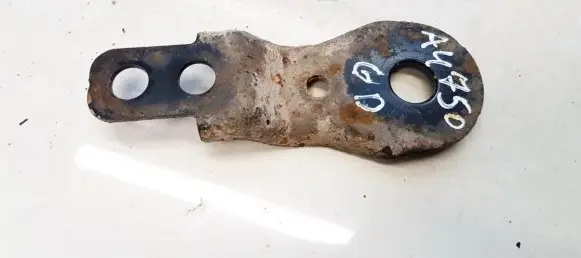 Engine mounting bracket
