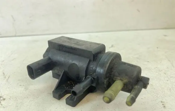 Mercedes-Benz C W204 Turbo solenoid valve A0091533128 10T229 00078208