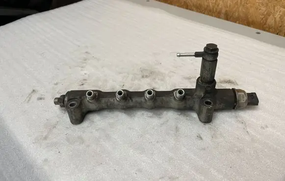 Opel Astra J Fuel main line pipe 55PP0501