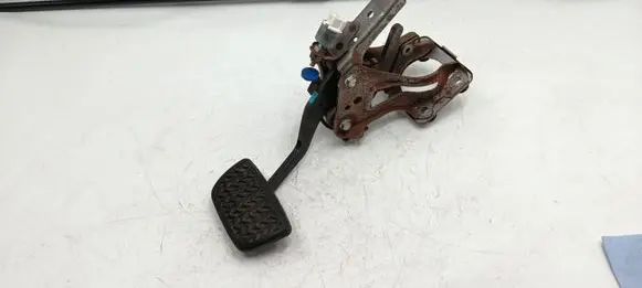 Lexus IS 220D-250-350 Brake pedal 4711053250