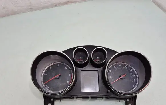 Speedometer (instrument cluster)