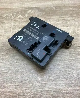 Mercedes-Benz E W211 Door control unit/module 2118201526