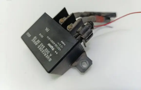 Mercedes-Benz E W211 Charging relay A0025423819