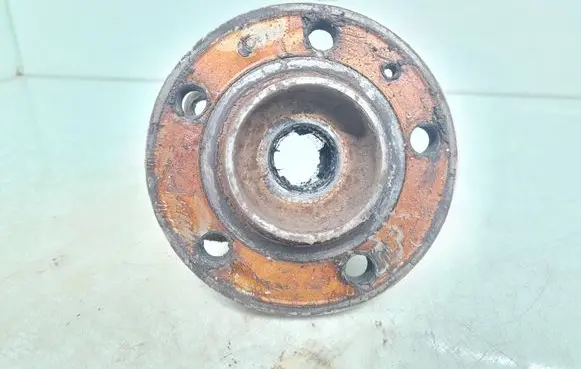 Volvo XC70 Rear wheel hub