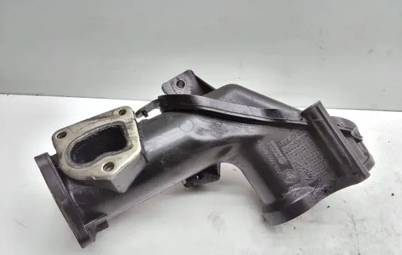 Mercedes-Benz E A207 Air intake duct part A6420901037