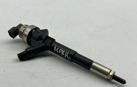 Opel Mokka Fuel injector 55567729 11035341