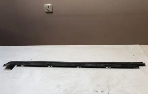Audi A6 S6 C4 4A Rubber seal rear door window/glass 4A0839477