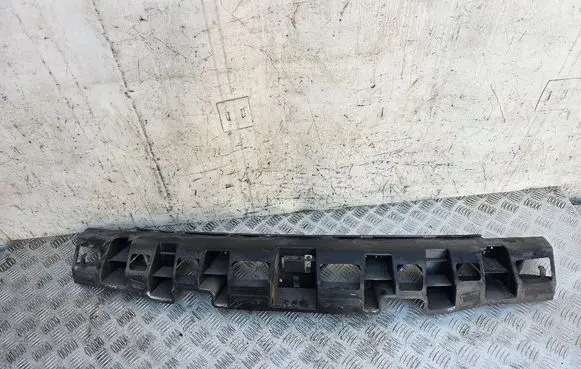 Rear bumper mounting bracket