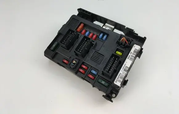 Citroen Berlingo Fuse module 9650618580 U118470002