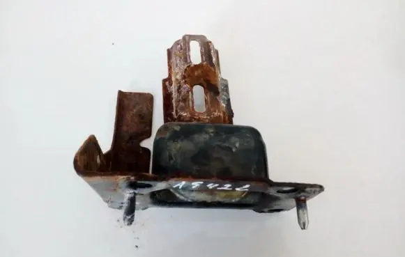 Citroen C3 Engine mount bracket