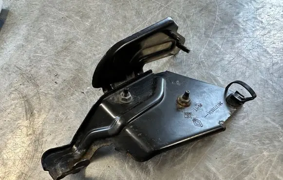 Renault Kadjar Fender mounting bracket 241375905R 241373503R