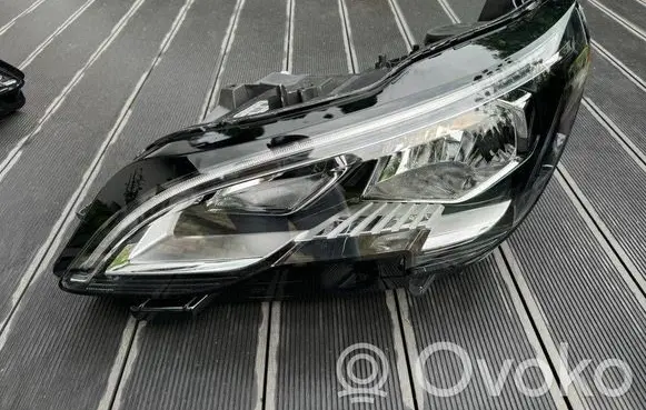 Peugeot 3008 II Headlight/headlamp 9810478080