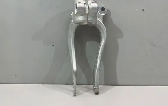 BMW 5 G30 G31 G38 Lower shock absorber bracket 6865930