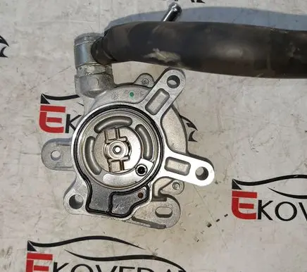 Mazda 3 III Vacuum pump PE0718G00 K2102