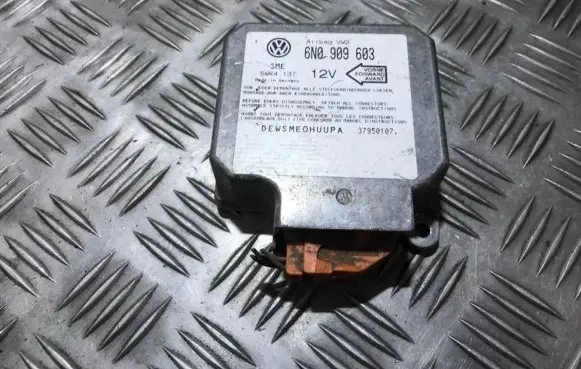 Volkswagen Golf III Airbag control unit/module 6n0909603 5wk4137