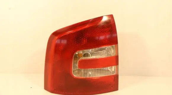 Skoda Octavia Mk2 (1Z) Rear/tail lights 275901