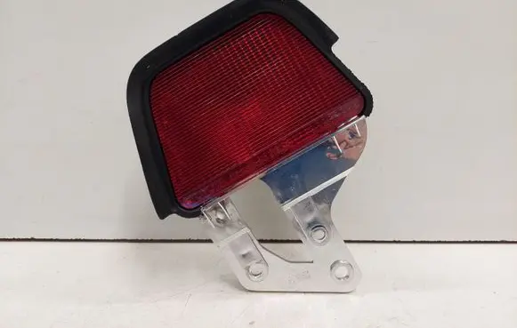Third/center stoplight
